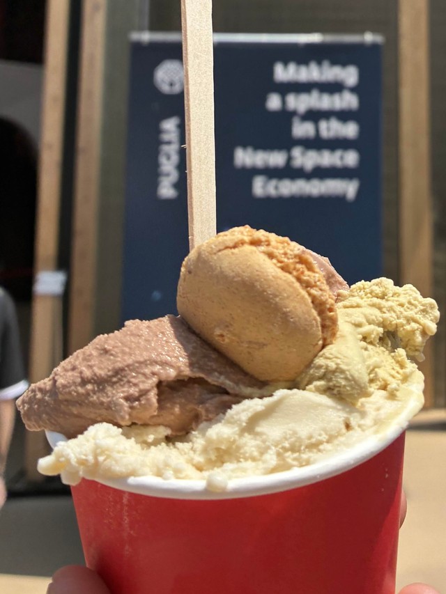 イタリア：ジェラート現1100円（トリプル）。