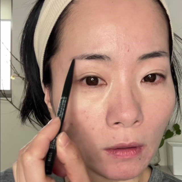 眉は1本ずつ描くイメージで仕上げる／MAIさん（@mai.t.0907）提供