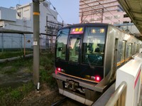 宝塚線、JR東西線、学研都市線にはオールロングシート車の「快速 うれしート」が存在する
