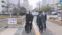 第1回口頭弁論に向かう原告ら（2020年12月）