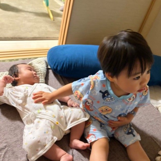 妹のおへそも、ボクが守る…！（提供：＠rsssdo_808さん）