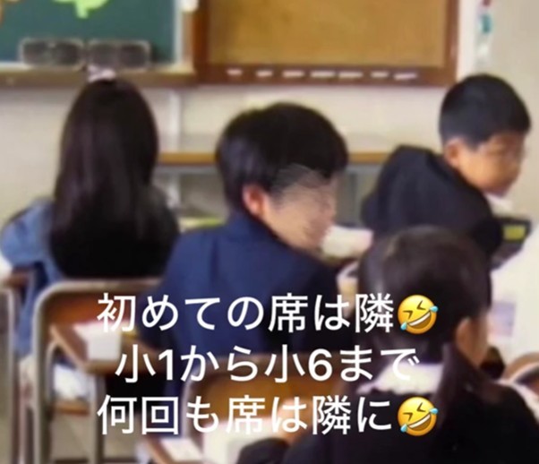 小学校の入学式で出会い、咳は隣同士だったそう／Kodaiさん（@hentekoman1）提供