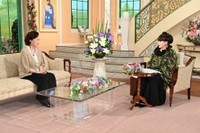 5日放送の「徹子の部屋」に出演する小山明子（左）と司会の黒柳徹子＝テレビ朝日提供