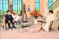 「徹子の部屋」   (右から)黒柳徹子、ジャガー横田、木下大維志くん、木下博勝さん＝テレビ朝日提供