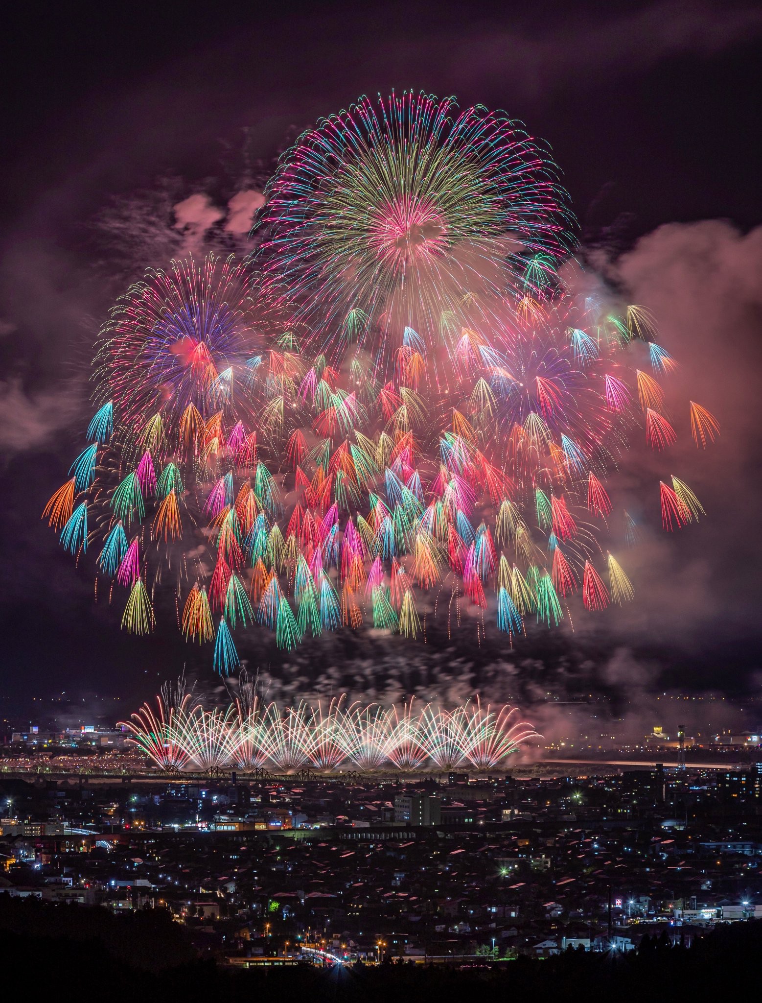 3年ぶりに開催された長岡花火、息をのむ美しさに「圧巻」「神の戯れ