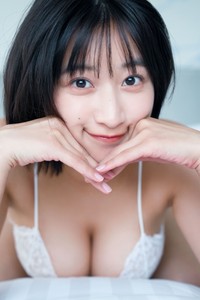 榎原依那2nd写真集「I am Ina」（【公式】榎原依那2nd写真集@1st_enoharainaより）