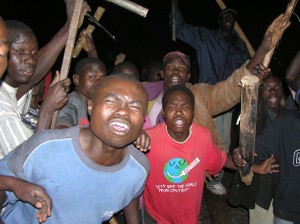 アフリカで、「身近な隣人」が暴力の担い手になる時　