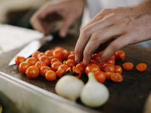 バイト先の板長と少し話しただけで「やっぱり若い子は」とおばさまに目の敵にされた