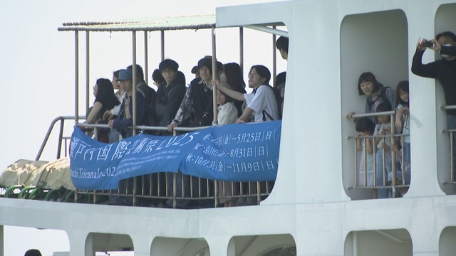 瀬戸芸に向かう人たち（2025年5月）