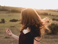 あの時ただ笑顔で返していたら、今も苦しい恋愛を信じてたのだろうか