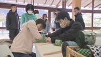 伝統的工芸品の制作体験　栗林公園　商工奨励館
