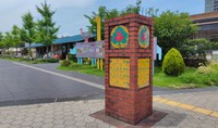 どっしりとした旧タイプのサイン柱