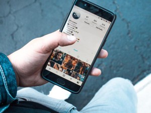 彼と付き合って幸せな日々。でも、彼のインスタには知らない女の子との記念日写真