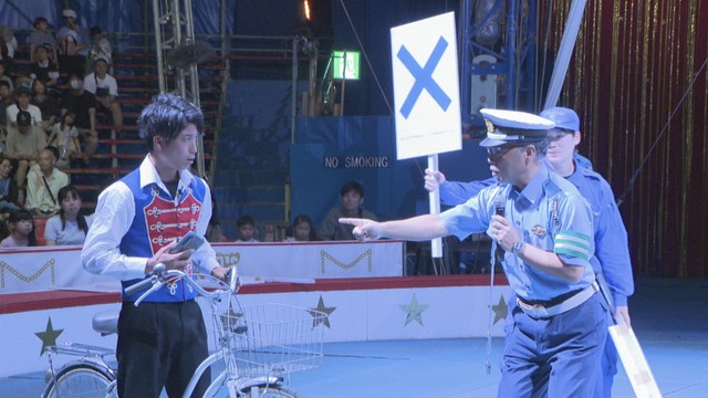木下大サーカスの会場で行われた交通安全教室
