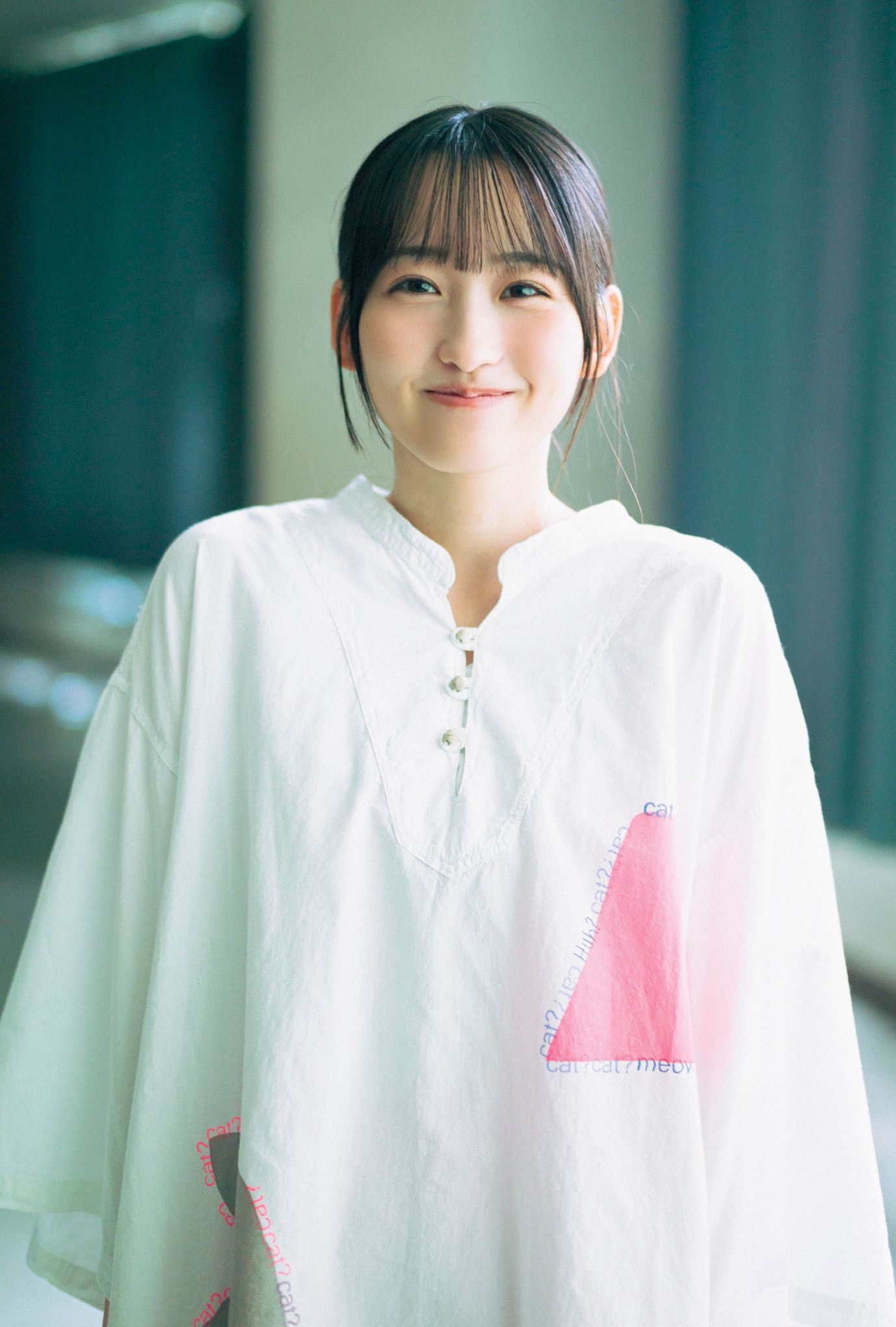 ドレス姿で妖艶な眼差し＆清楚な衣装で天使の笑み 乃木坂美女が