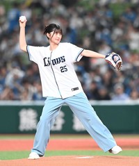 セレモニアルピッチを行った駒形友梨＝2024年6月、ベルーナドーム