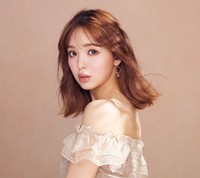 「ニコルのリアルコーデブラ」「ニコルのリアルコーデショーツ」を着用した藤田ニコル