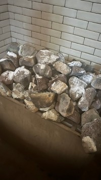 なぜサウナストーンの上に塩を…（SPA&ごはん ゆるうむ提供）