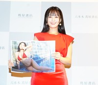 会見に登場した髙野真央
