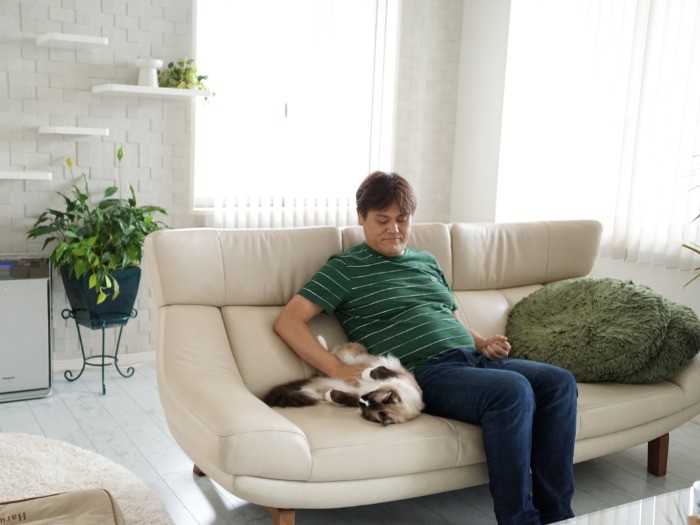 夫の大江聡一郎さんと楽くん