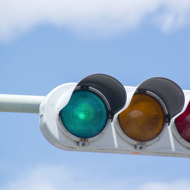 知っておくと安心＆安全に運転できるヒントが…※画像はイメージです（xiaosan/stock.adobe.com）