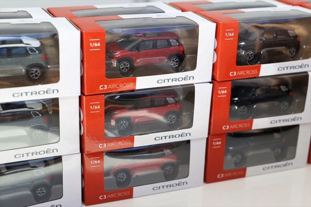 アンケートに答えるとNEW C3 AIRCROSSのミニカーがもらえる