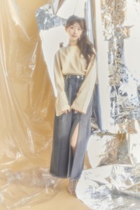 AKB48千葉恵里さんによる着用写真(P2C Studio株式会社提供)