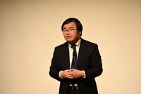 脱サラしてフリーのお笑い芸人として活動している、どくさいスイッチ企画