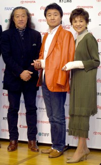 （左から）喜多郎、すずきじゅんいち監督、榊原るみ