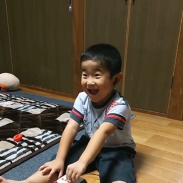 幼いころから車のおもちゃで遊んでいたそう／あきらさん提供