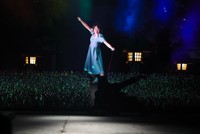 舞台に立つ水嶋さん／投稿主さん提供