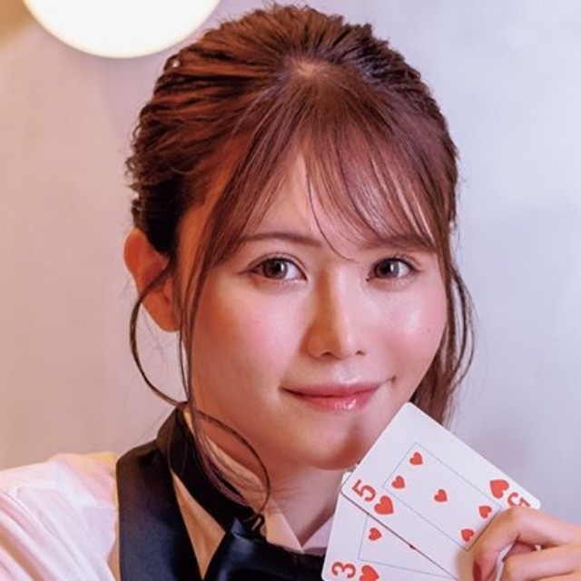 込山榛香（撮影／田川雄一　ヘアメイク／NOBU（LOVABLE）　スタイリング／田中陽子）