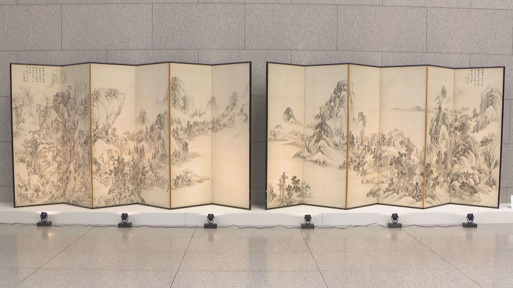 オリジナルを忠実に再現 浦上春琴の代表作「春秋山水図屏風」の複製品