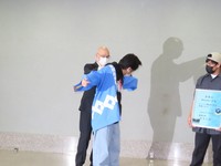 観光大使法被を着用するフィッシャーズ・シルクロード