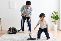 家事をしたくても、子どもが遊びたがったり、赤ちゃんが寝ていたり……タイミングも大変です。※この画像はAdobe Fireflyで作成したイメージです