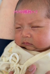 パパの勝利！寝顔もなんだか悔しそう…！？（提供：＠shopapa_styleさん）
