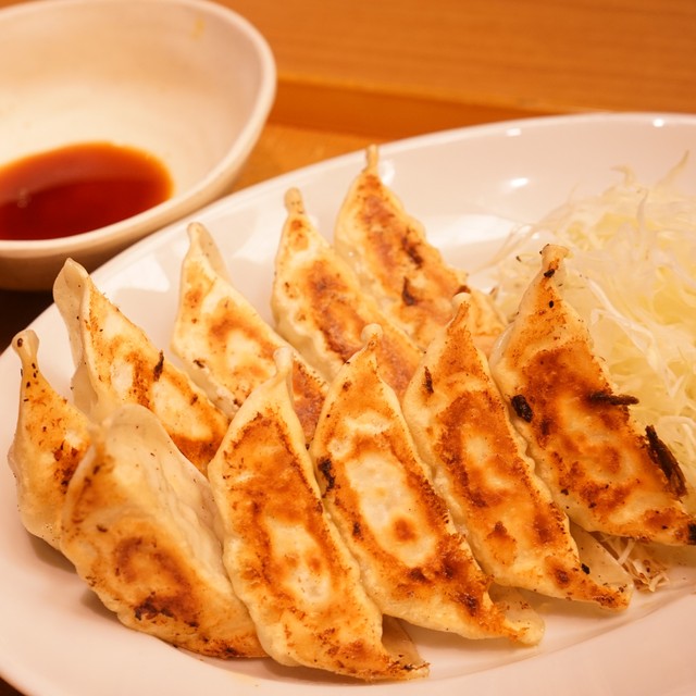 せっかく焼いた餃子が食べ尽くされ…　※画像はイメージです（Eric Akashi/stock.adobe.com）