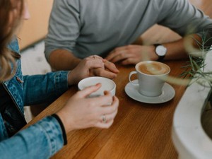 互いを苦しめた関係の始まりは、可愛らしい、青春のような恋だった