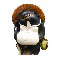 比較された本物の信楽焼のたぬきの置物（提供：ノア＆くつした【ぼくらはポメラニアン】さん）