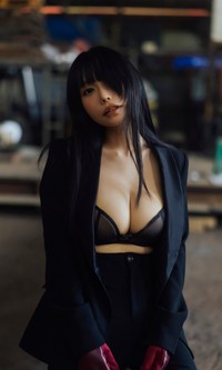 SHACHIデジタル写真集「Run away」© 横山マサト／集英社