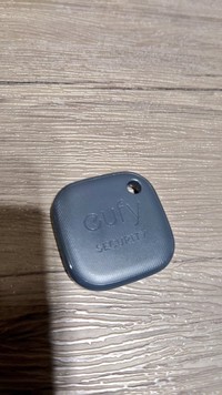 位置情報追跡タグ（GPSタグ）も購入（マツバさん提供）