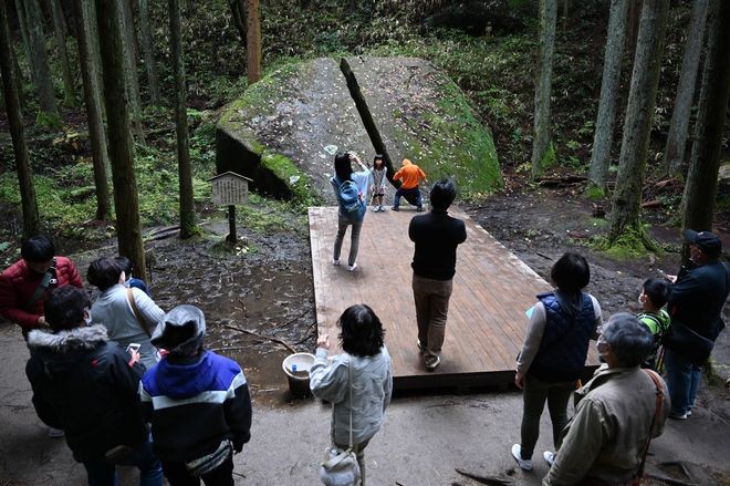 Cracked Boulder In Nara A Holy Place For Fans Of Demon Slayer The Asahi Shimbun Breaking News Japan News And Analysis