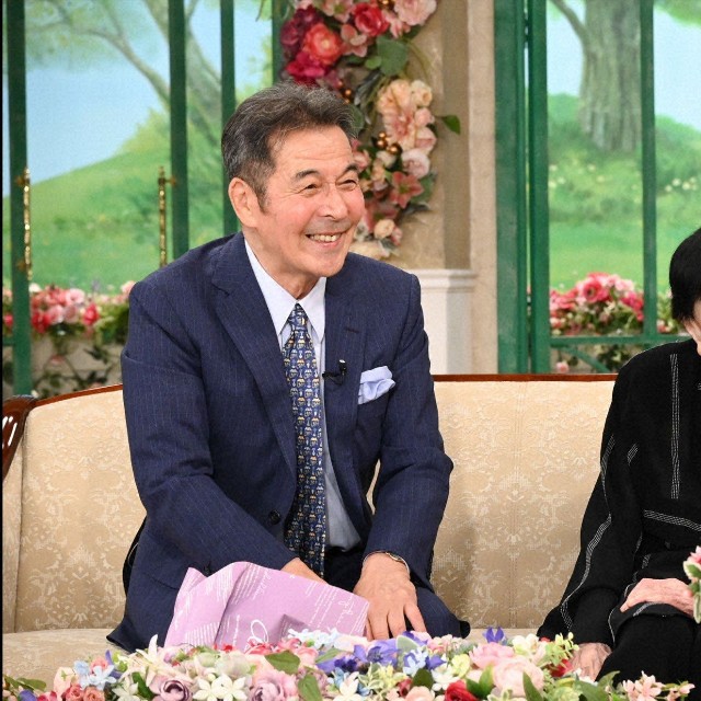 「徹子の部屋」    (右から)石井ふく子さん、井上順＝テレビ朝日提供