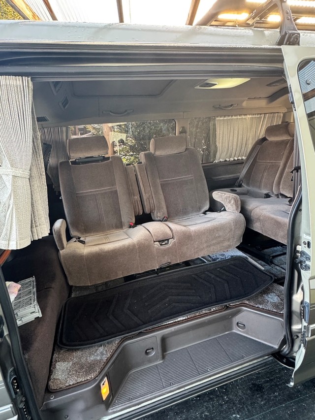 シートは後ろ向きにも