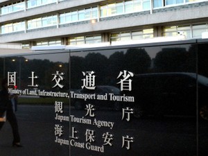 「詳細把握しておらず…」国交省の見解は？　電動車いす利用者へのJR対応問題