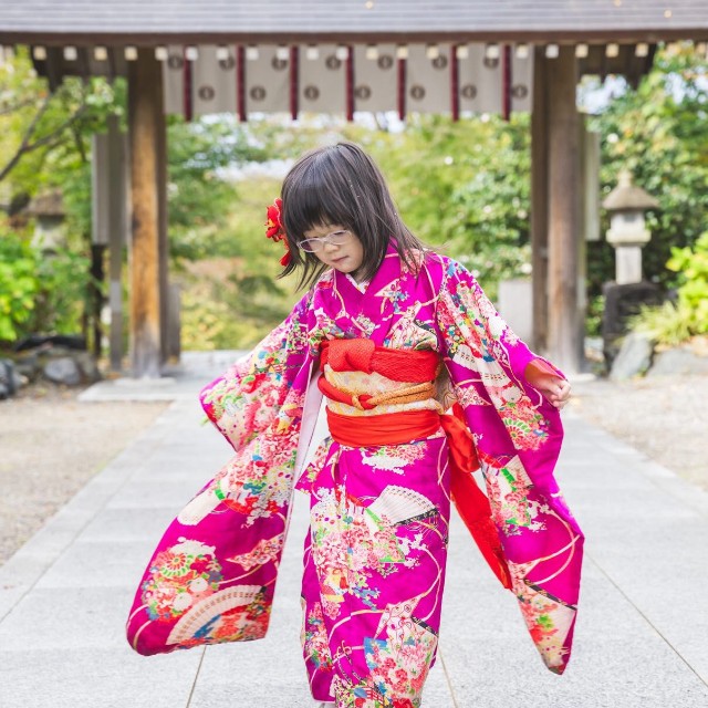 3月で卒園するちーちゃん。最後の七五三での晴れ姿（提供：みどぅ家のちいのん様／(C)リトルジョイ（@littlejoy.photo）