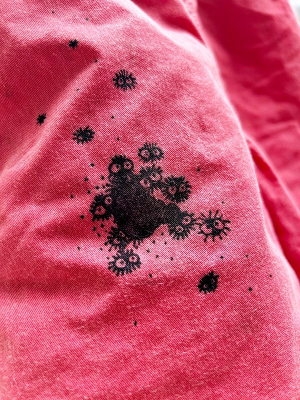 洗濯をしてもこの通り！ くっきり残った「まっくろくろすけ」（画像提供：SAKI@DIY工作用さん）