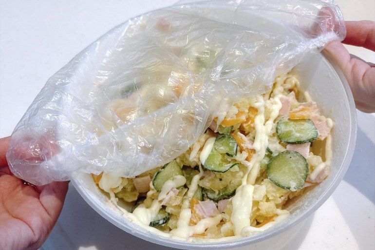 節約にもなる！ ラップの代わりにかぶせるだけ「1つ約6円のキャップ