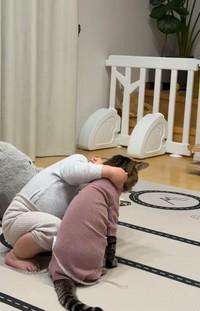 kokiちゃんは、とにかくMugiくんが大好き！（「halu4809」さん提供、Instagramよりキャプチャ撮影）