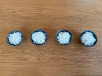 4種類の炊き方で炊かれた白米／YouTube「【土鍋とも比較！】炊飯器1万円～10万円、価格で本当にご飯の味は変わるのか！？」より